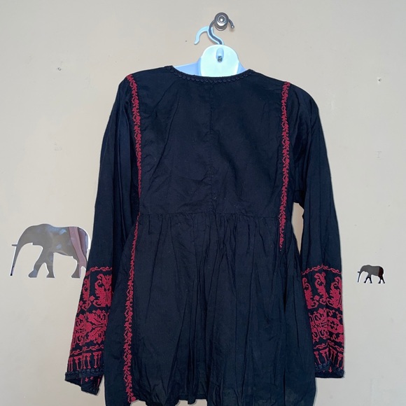 Roberta Roller Rabbit embroidered v neck top - Picture 8 of 11